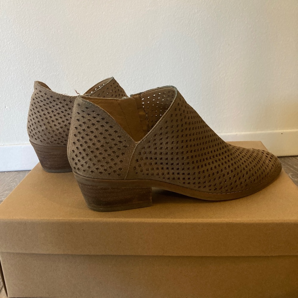 Lucky Brand boots booties nude brown 8.5